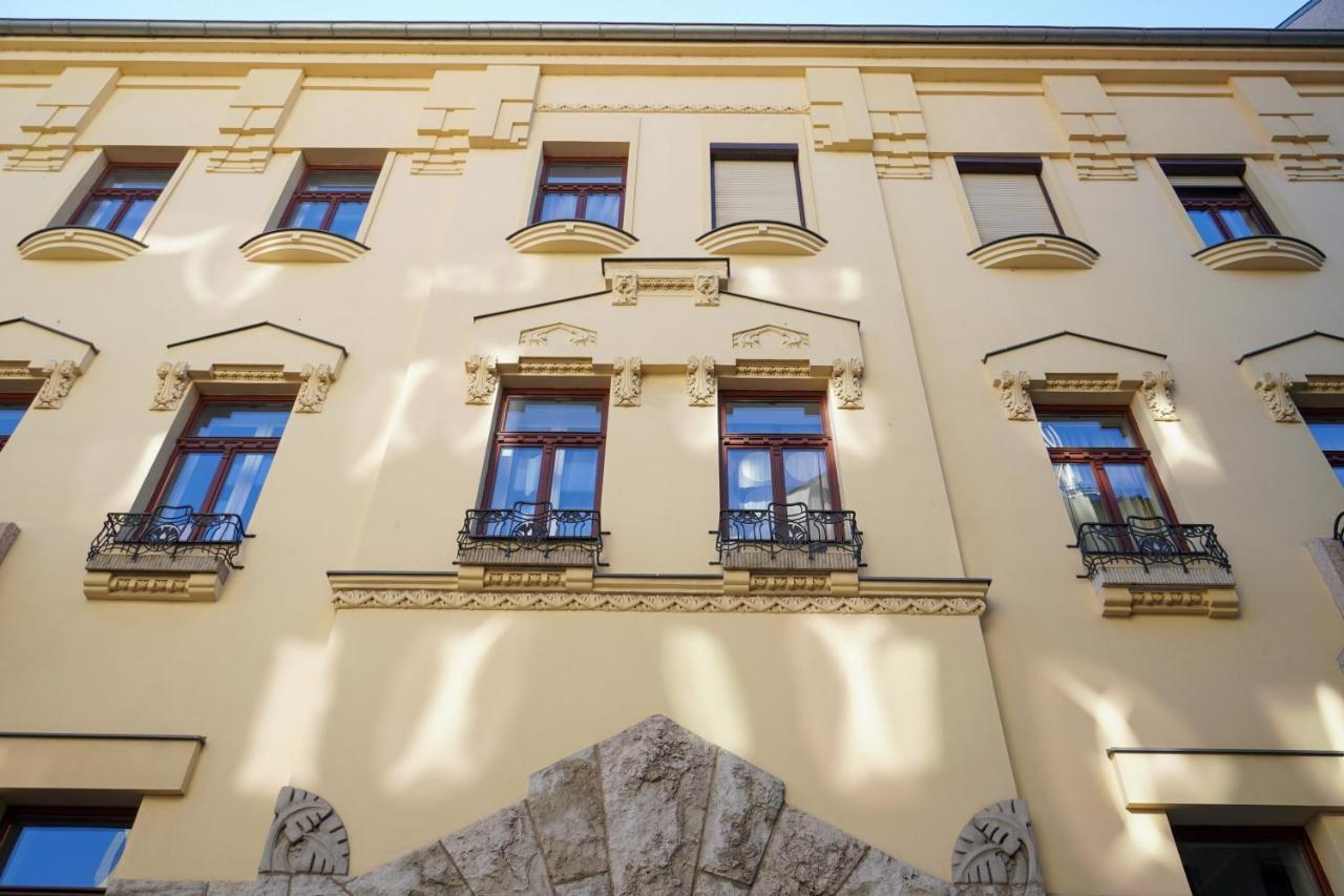 Apartment Gozsdu Downtown *